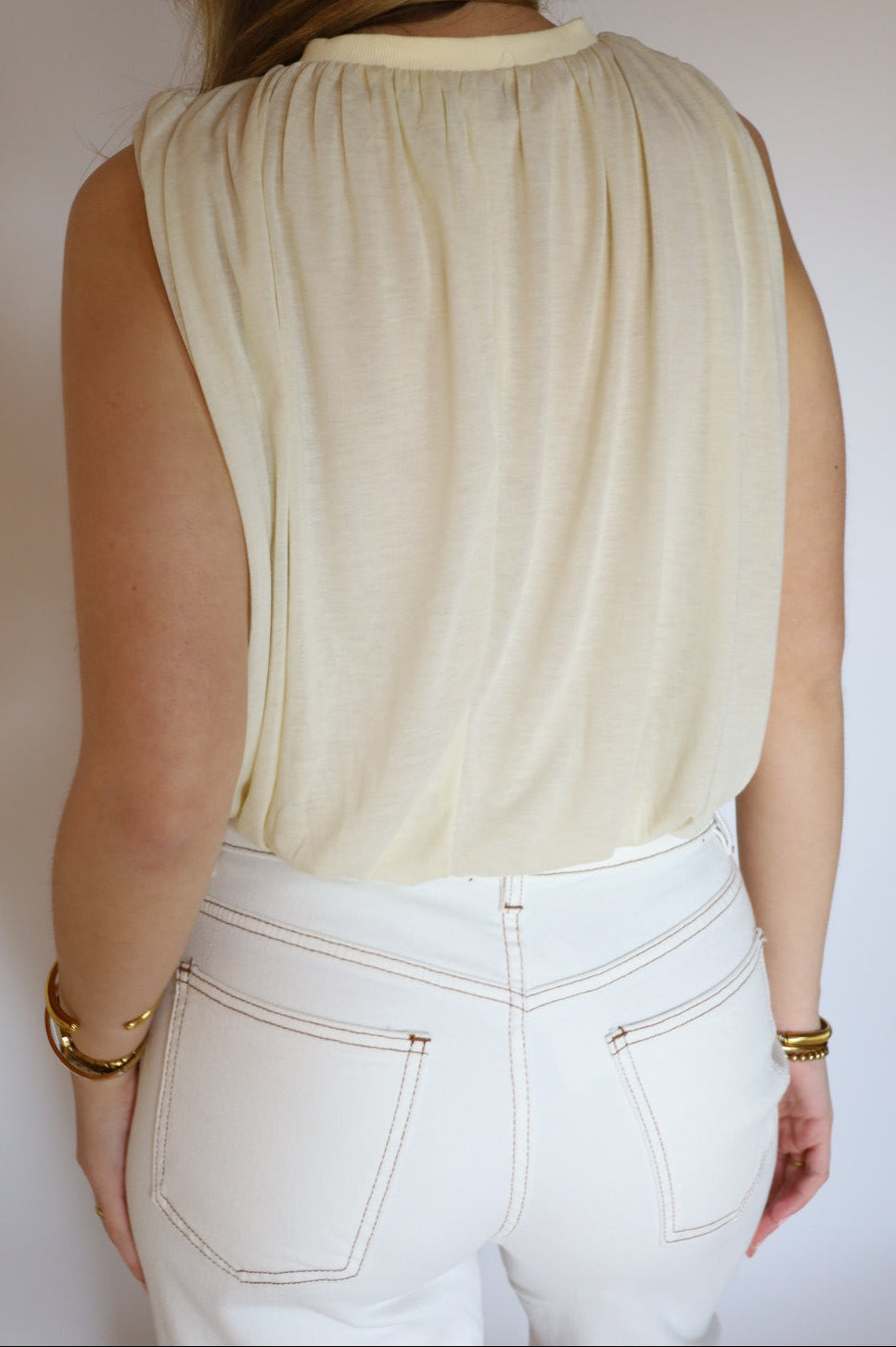 Flow top soft yellow